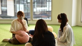雑談会の様子の写真